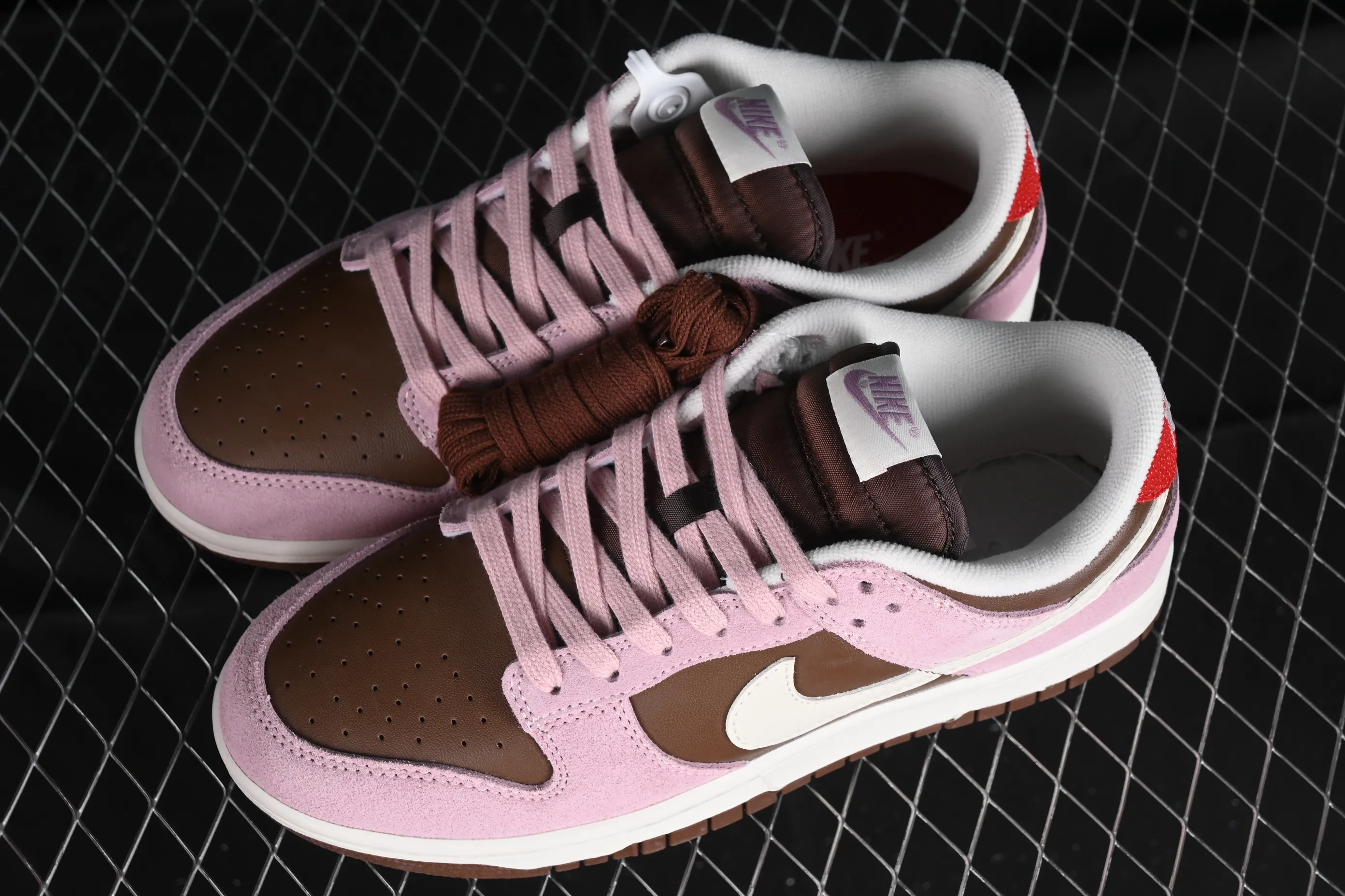 All Categories Nk SB Dunk Series Nk SB Dunk Low Low-top sneakers Stussy x Nk Dunk Low "Neapolitan" Reverse color SB low-top casual sneakers HM0987-200